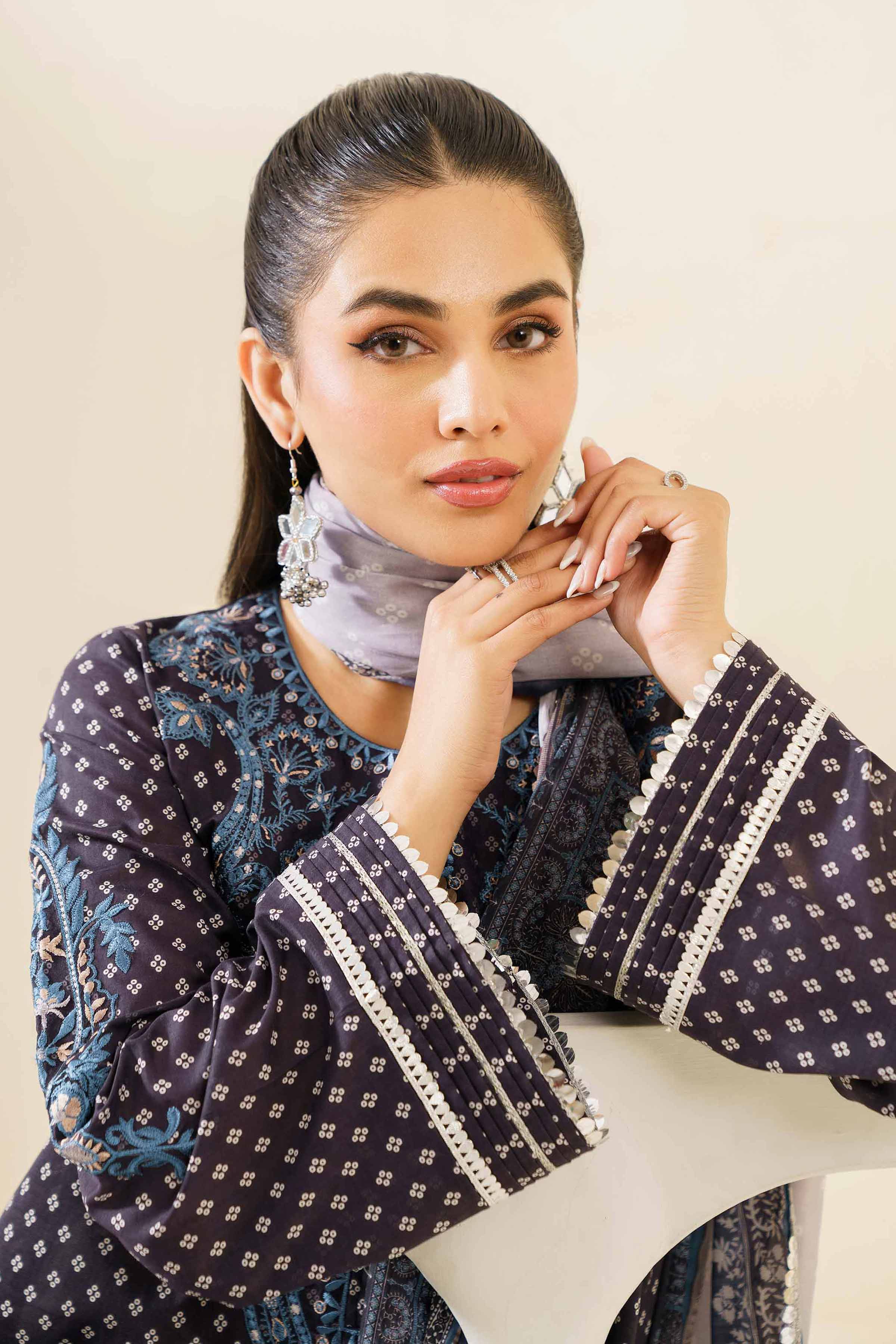 3 Piece - Printed Embroidered Suit - 42401702 - Image 2
