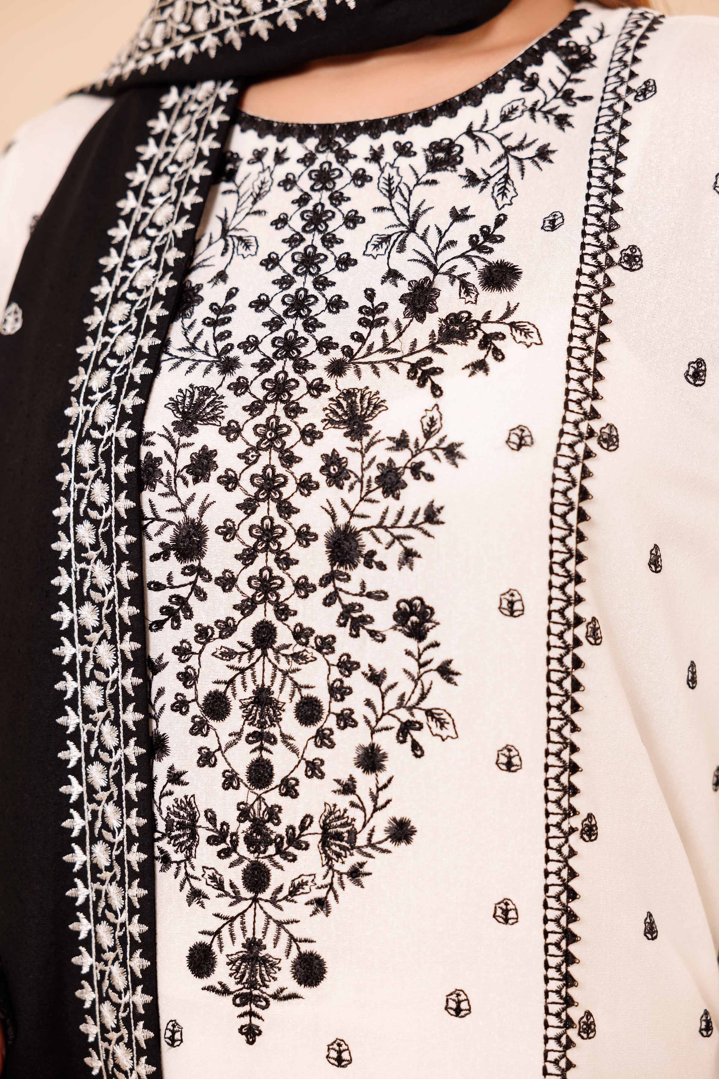 3 Piece - Embroidered Suit - 42404368 - Image 4