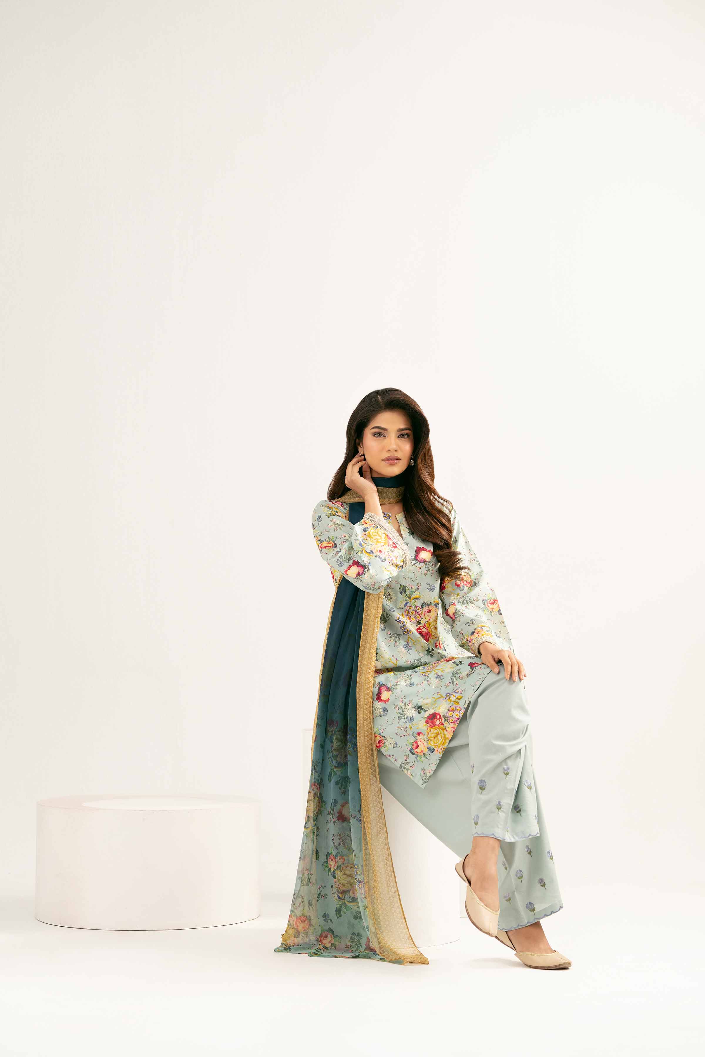 3 Piece - Printed Embroidered Suit - PE25-449 - Image 9