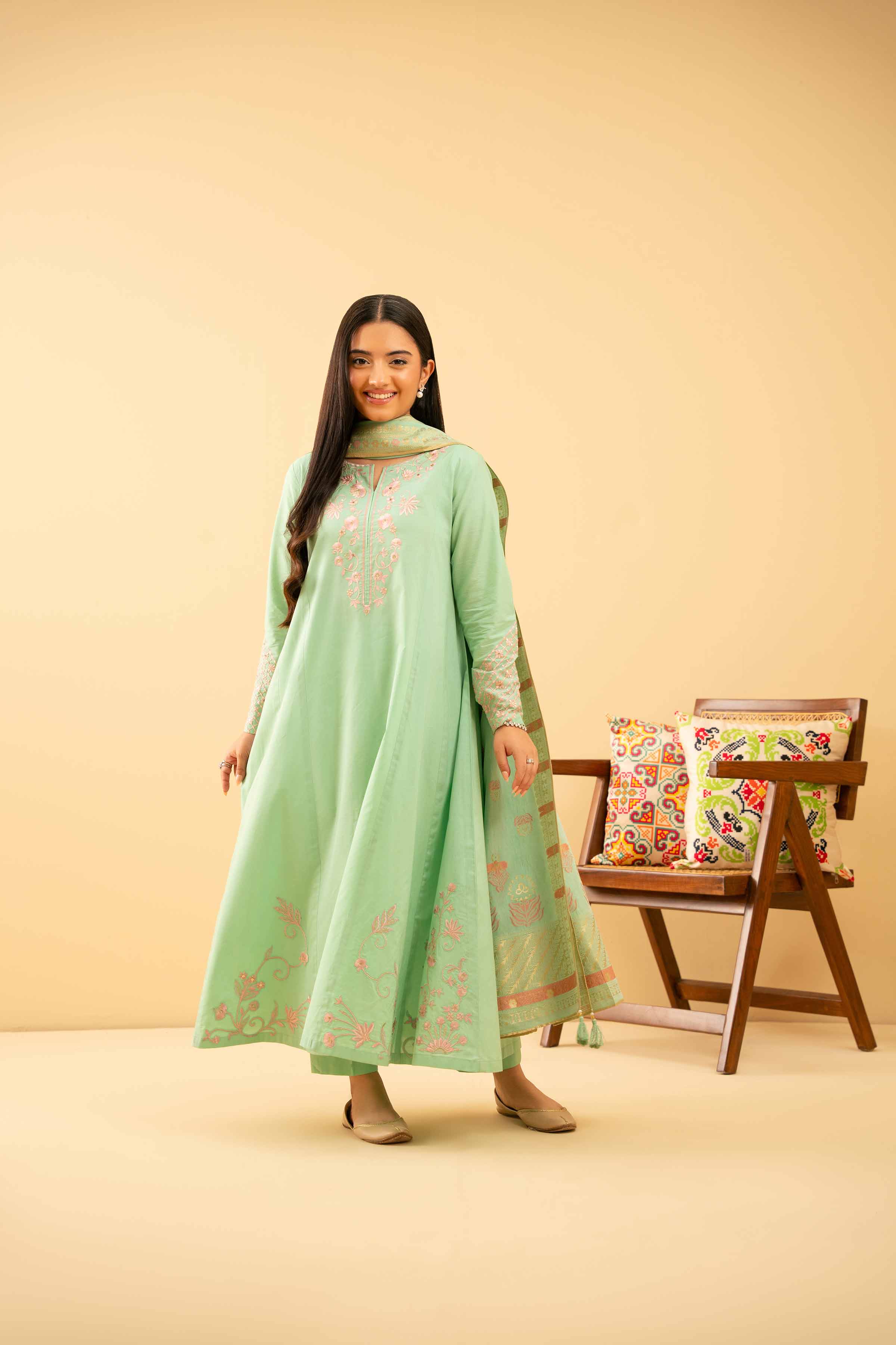 3 Piece - Embroidered Suit - PE25-500 - Image 9