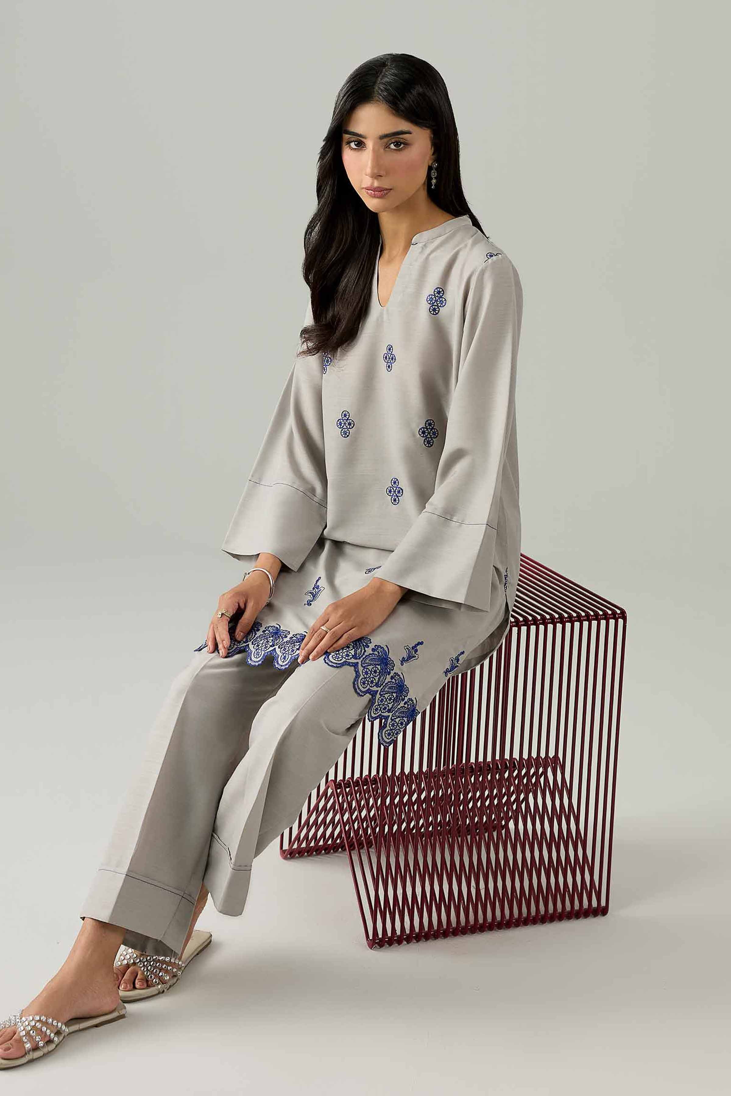 2 Piece - Embroidered Suit - PE26-161 - Image 4