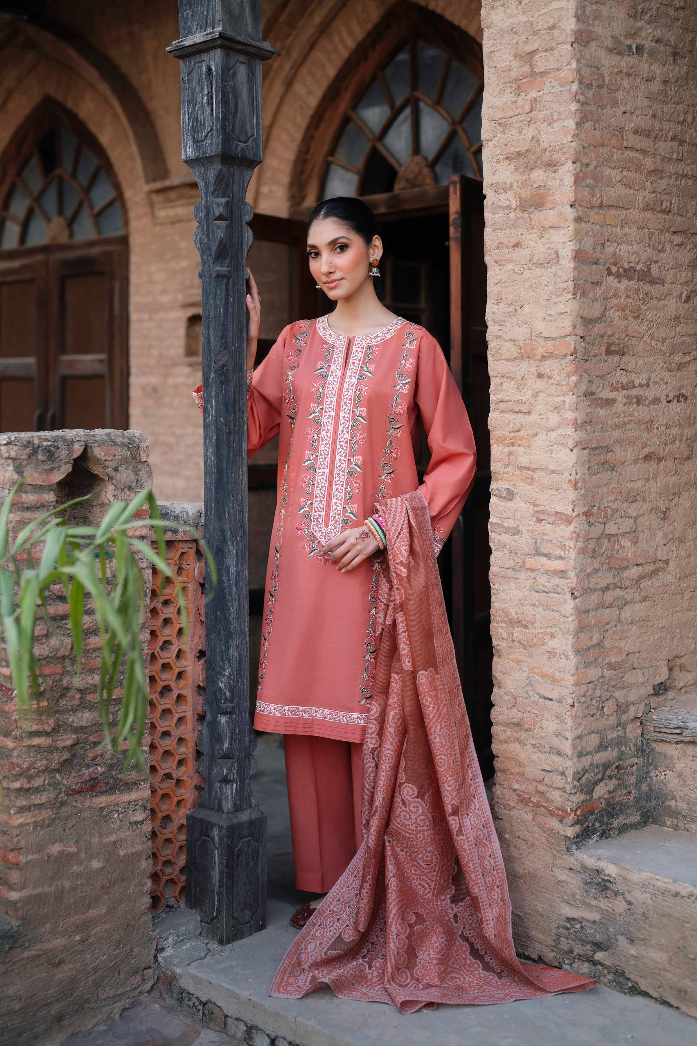 3 Piece - Embroidered Suit - PE26-317 - Image 10