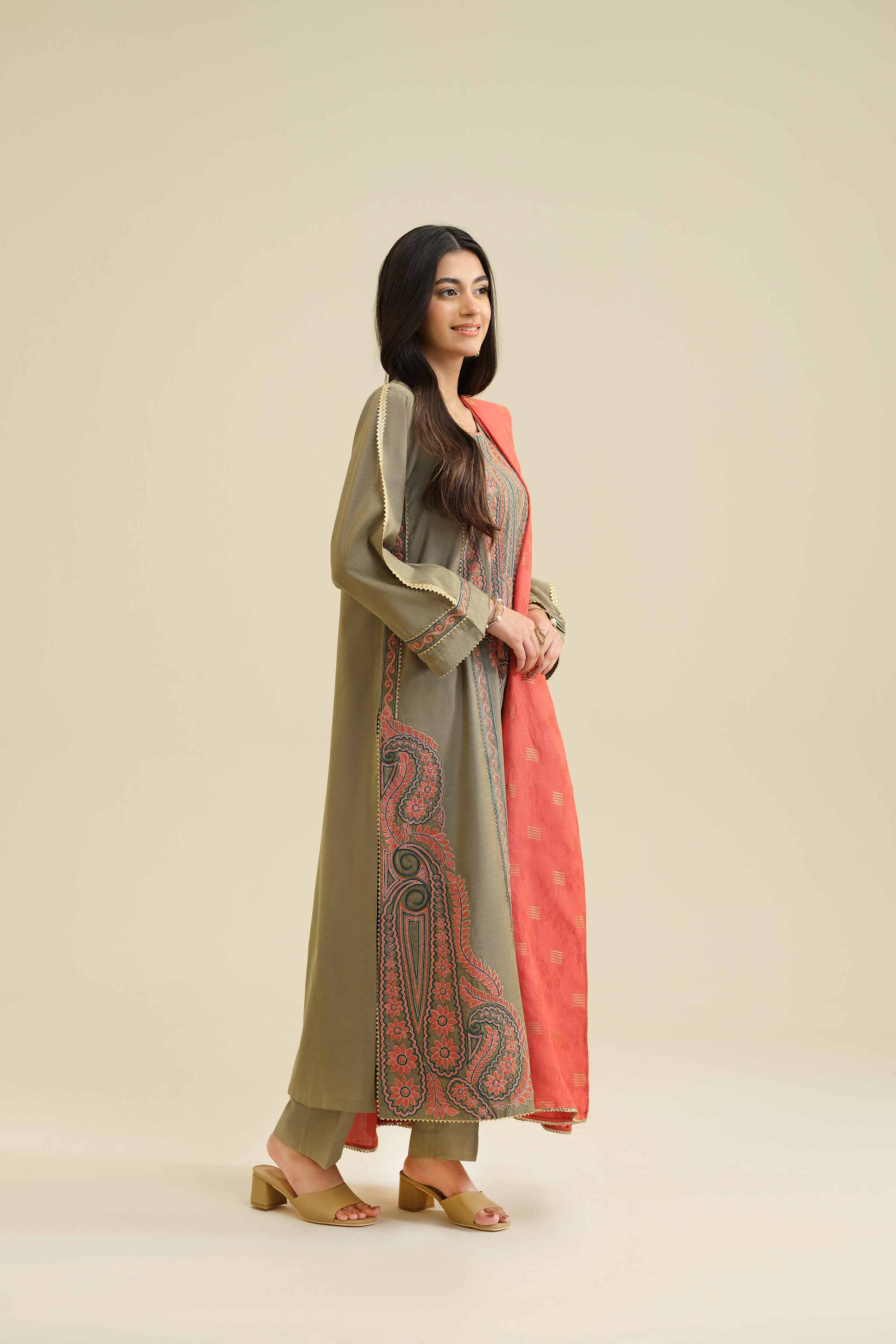 3 Piece - Embroidered Suit - PW25-400 - Image 4